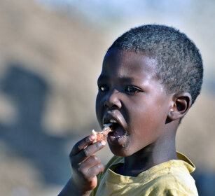 ragazzo, boy lago Awasa, lake Awasa