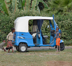 bambini, children lago Awasa, lake Awasa