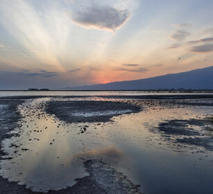 alba, sunrise lago Natron, lake Natron