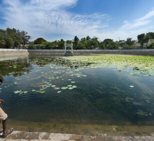 ragazzo, boy Mamallapuram, Tamil Nadu