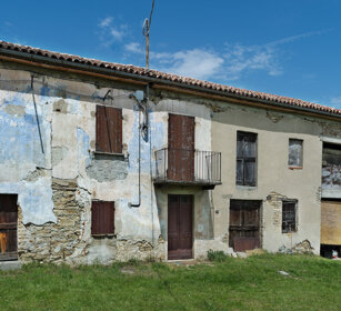 vecchio cascinale, old farhouse provincia di Asti, Piemonte. Asti province, Piedmont