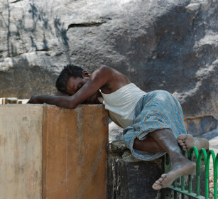 senzatetto, homeless Mamallapuram, Tamil Nadu