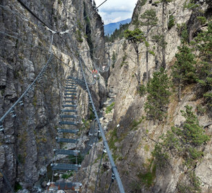 ponte tibetano sulle Gorge di San Gervasio Tibetan bridge, St. Gervasio gorges, Piedmont, Piemonte