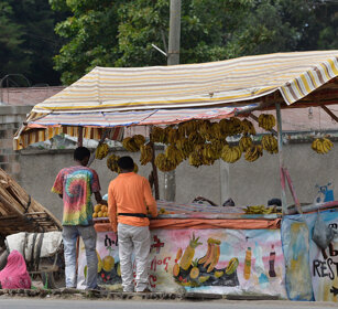 per la strada, on the road