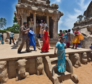 turisti, turists Pach Rathas, Mamallapuram, Tamil Nadu