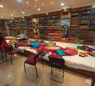 negozio di sete, silk shop Mysore, Karnataka