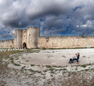 mura di Aigues Mortes, Camargue, Francia Aigues Mortes walls, Camargue, France