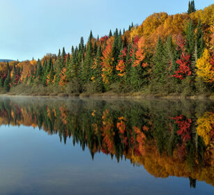 Indian summer lake Chat, Mont Tremblent NP