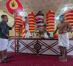 preparativi, preparations Pooram Elephant Festival 2010, Thrissur, Kerala