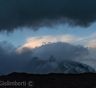 tramonto sul massiccio del Paine PN Torres del Paine, Cile