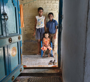 ragazzi, boys Kanchipuram, Tamil Nadu