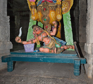 statua da portare a spalle nei riti religiosi statue to carry on shoulders during religious ceremonies, Kanchipuram, Tamil Nadu