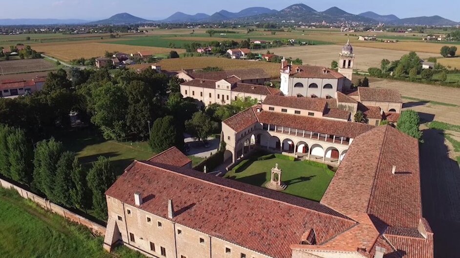 ffe4284c-5d95-4a58-85d3-d9273e30d64c ffe4284c-5d95-4a58-85d3-d9273e30d64c