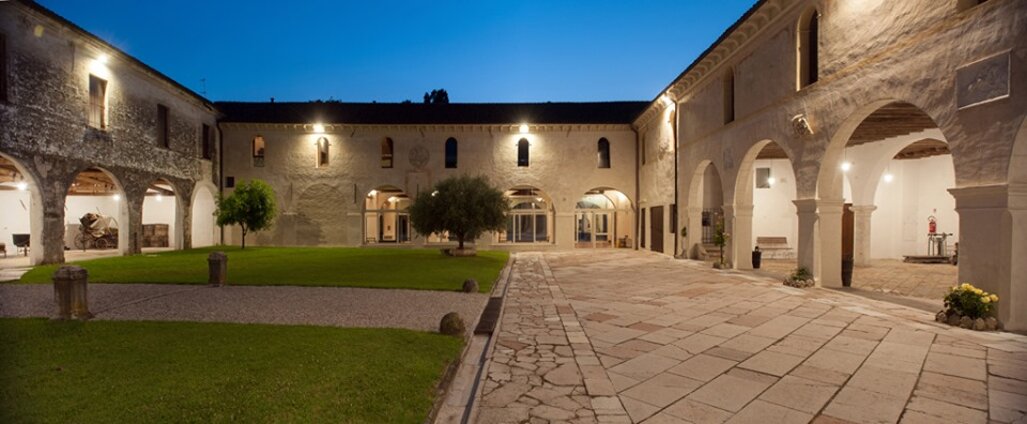 886b7a98-2dcf-4366-9a5f-76479ebf23a7 886b7a98-2dcf-4366-9a5f-76479ebf23a7