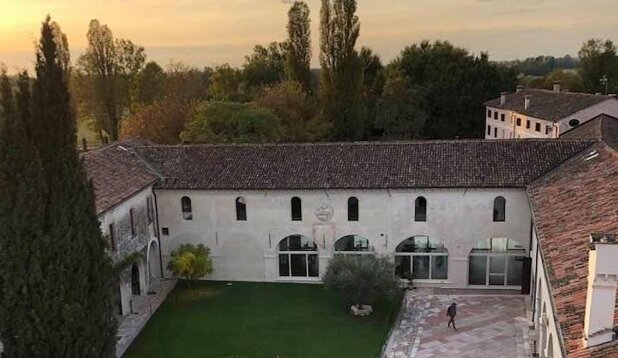 1ef91d8f-3dac-4f6d-93e2-43a480f47266 1ef91d8f-3dac-4f6d-93e2-43a480f47266