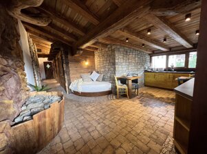 226a7aa3-9dc1-4a4c-9995-eb9c0e9b45e8