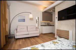 864b43a7-bf55-481f-a9af-355de0d04f88