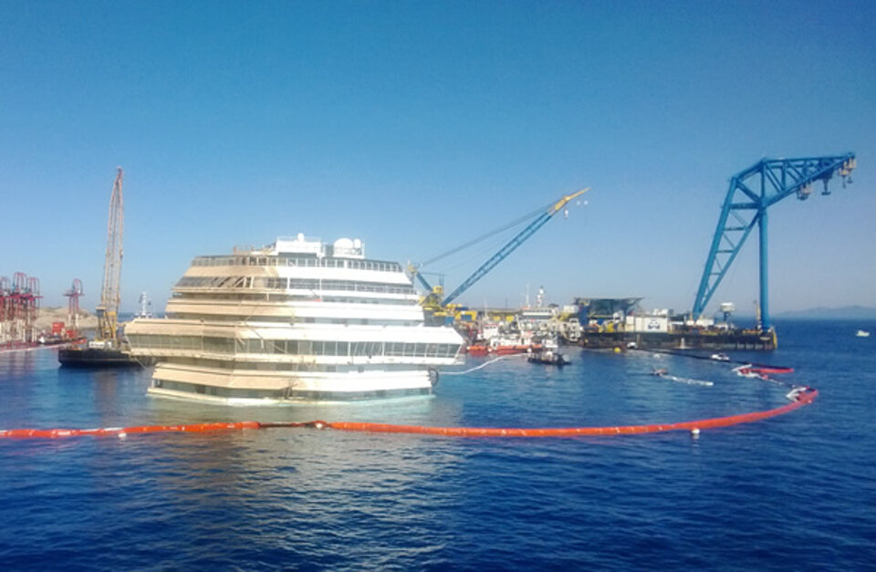 Campionamento sedimenti presso l'Isola del Giglio Campionamento sedimenti presso l'Isola del Giglio