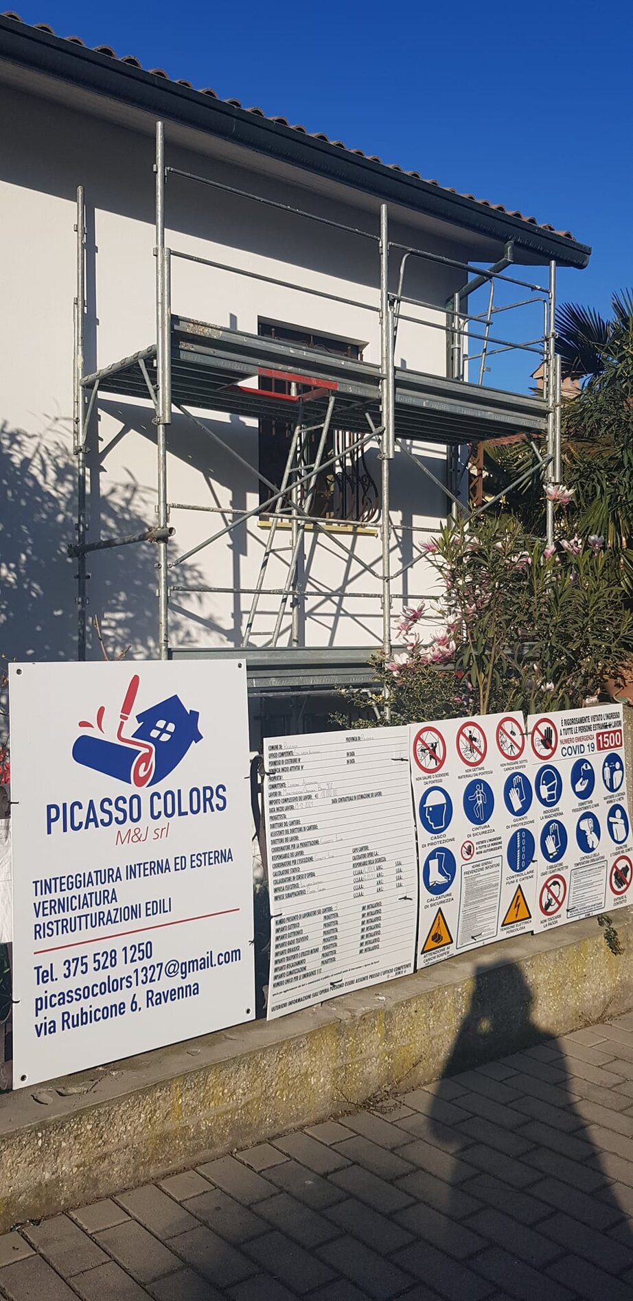 facciata con cartello 1.jpeg