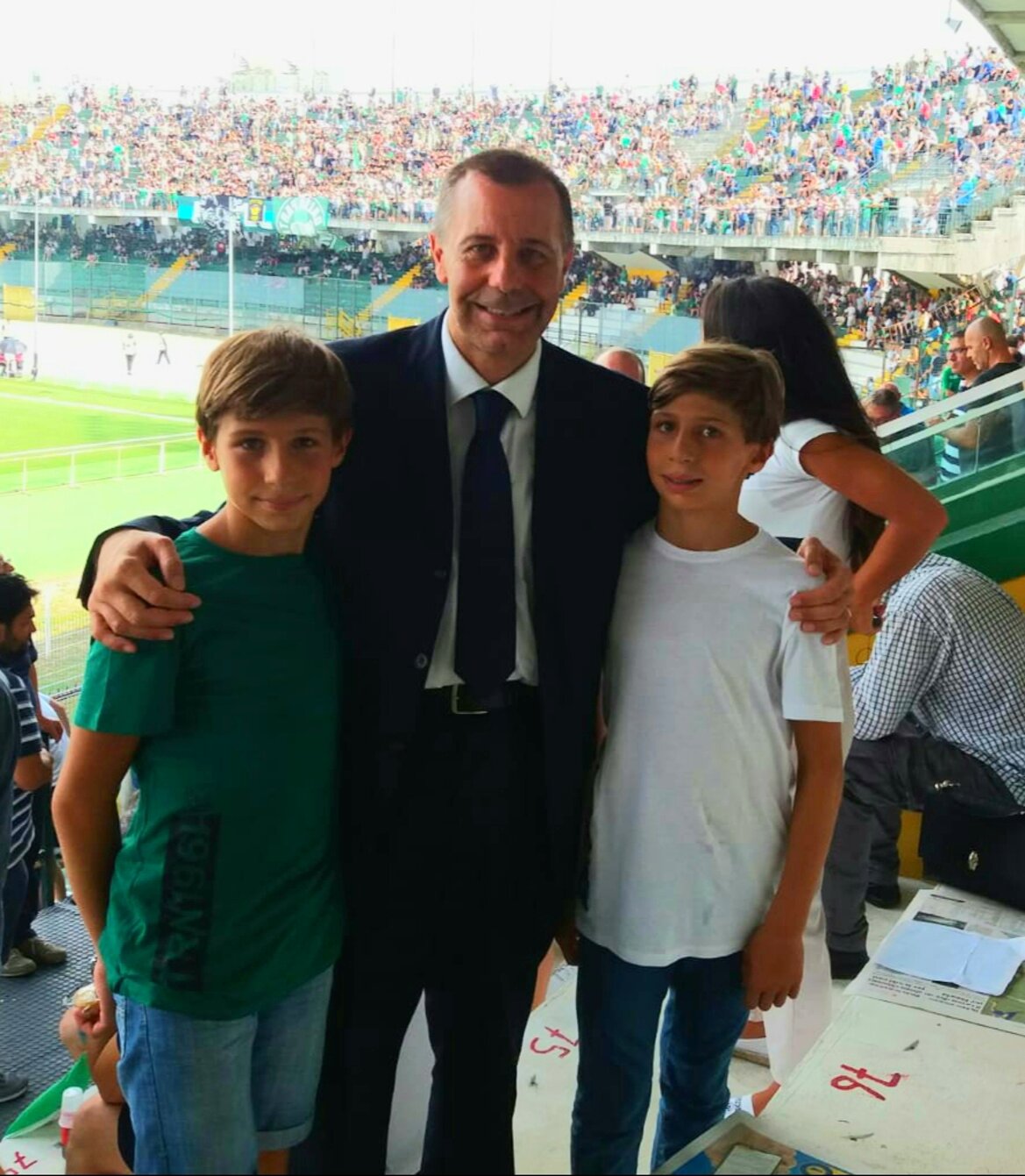 f3f4f694-84c6-4c8a-908c-50b0af0c7472 f3f4f694-84c6-4c8a-908c-50b0af0c7472