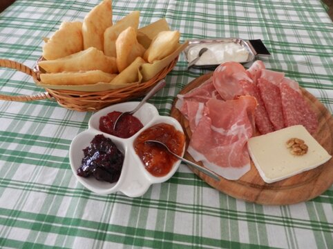 crescentine web.jpeg