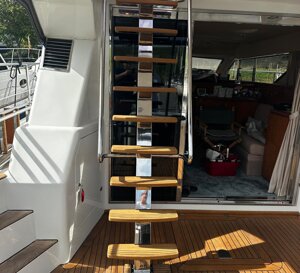 qd%20marine%20fly%20bridge%20ladder_02.jpeg qd%20marine%20fly%20bridge%20ladder_02.jpeg