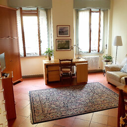 P.O.I. Ponte Vecchio, Uffizi, Palazzo Vecchio, Piazza della Signoria; Max 2+2 persons.