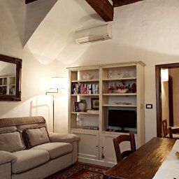 P.O.I. Ponte Vecchio, Uffizi, Palazzo Vecchio, Piazza della Signoria; Max 3 persons.