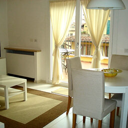 P.O.I. Ponte Vecchio, Uffizi, Palazzo Vecchio, Piazza della Signoria; Max 3 persons.