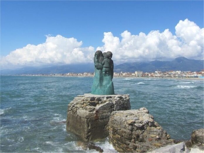 foto-monumento-attesa-viareggio-inaco-biancalana-600x450.jpeg
