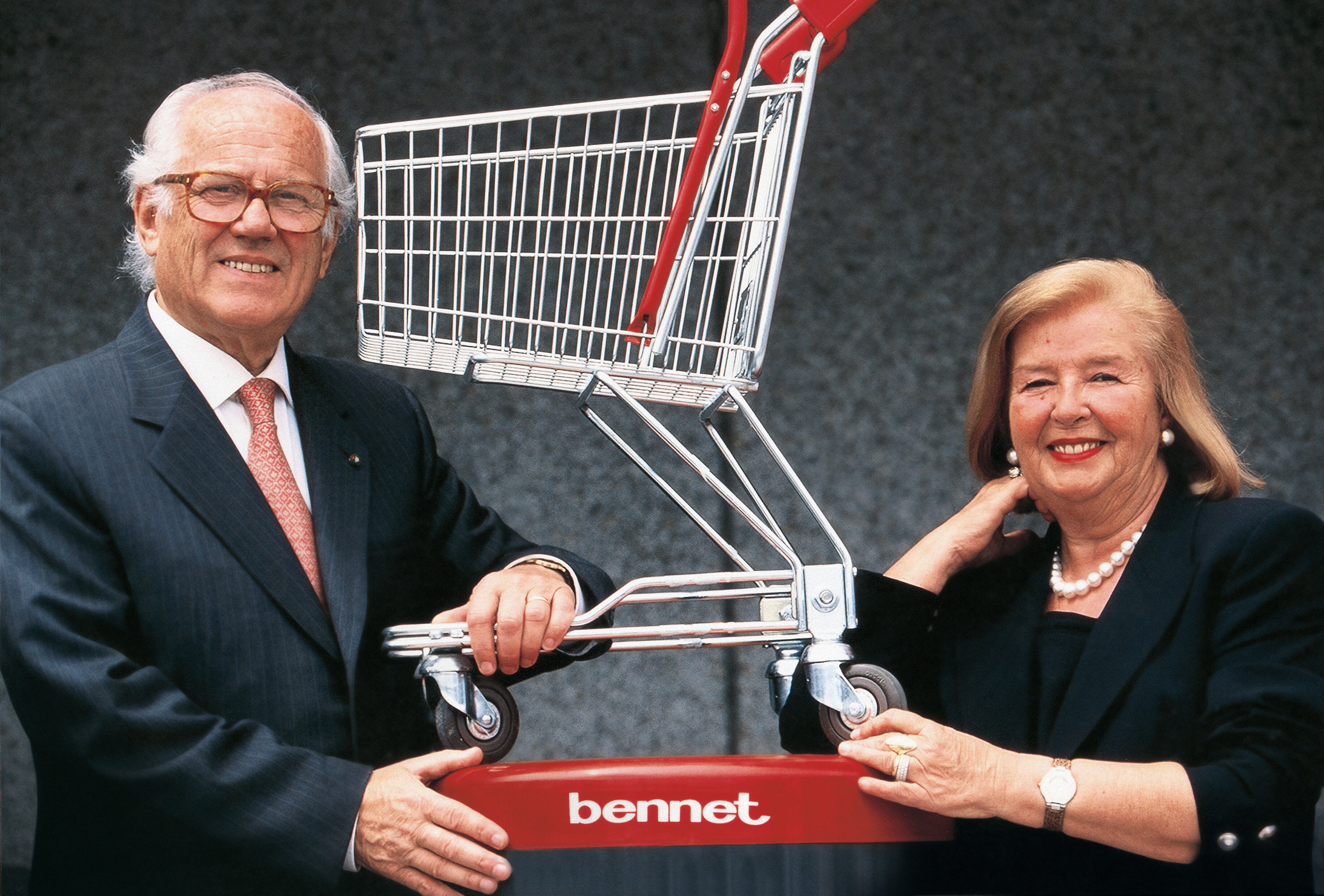 THE AMERICAN DREAM ON COMOLAKE'S SHORE