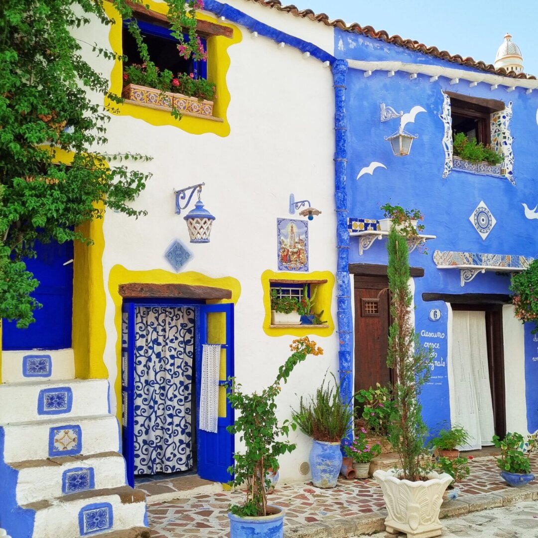 Esplorando la Meraviglia di Borgo Parrini: Un Tuffo nelle Casine Colorate della Sicilia