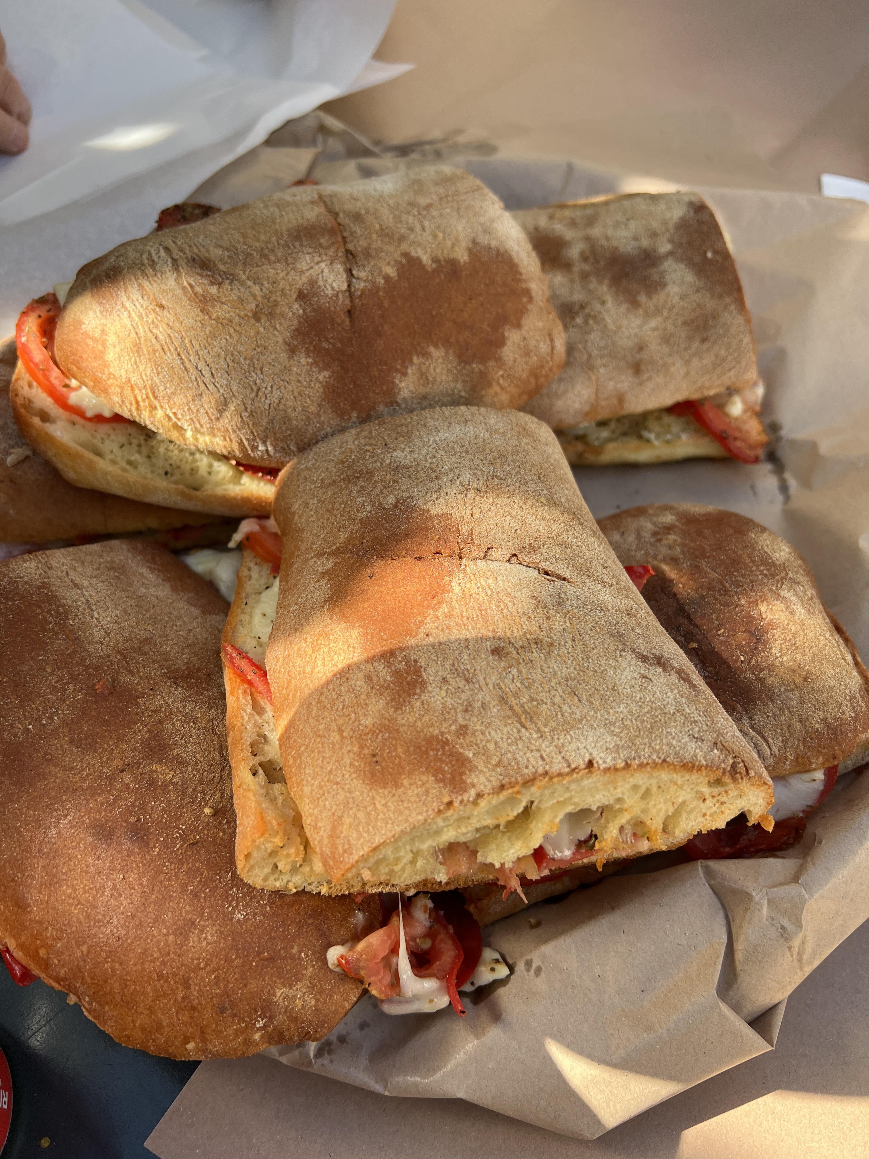 Scopello, il pittoresco borgo marinaro siciliano e la delizia del suo pane cunzato