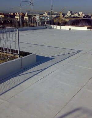 TETTO RIFLETTENTE COOL ROOF CON SISTEMA DERBIGUM BRITE NT APPLICATO A FREDDO