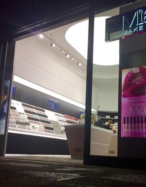 REALIZZAZIONE ATTIVITA' COMMERCIALE MIA MAKE UP 