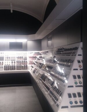 REALIZZAZIONE STORE MIA MAKEUP - VIA MAZZINI - CASERTA -