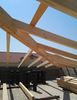REALIZZAZIONE TETTO IN LEGNO - CONDOMINIO VIA MAZZOCCHI - SANTA MARIA C.V (CE) 