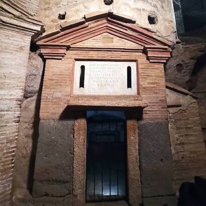 Lapide dei simboli Catacombe di San Sebastiano Roma
