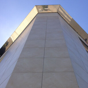 Immobile a destinazione Commerciale. Dettagli architettonici - Viale Luporini - Lucca. Immobile a destinazione Commerciale. Dettagli architettonici - Viale Luporini - Lucca.