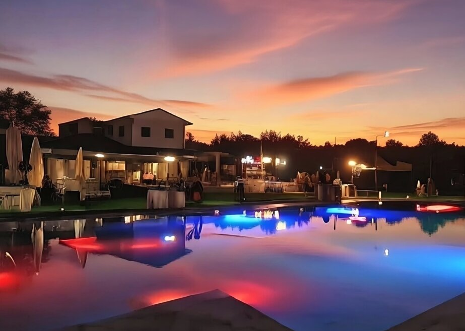 villa piscina 18 esimi.jpeg