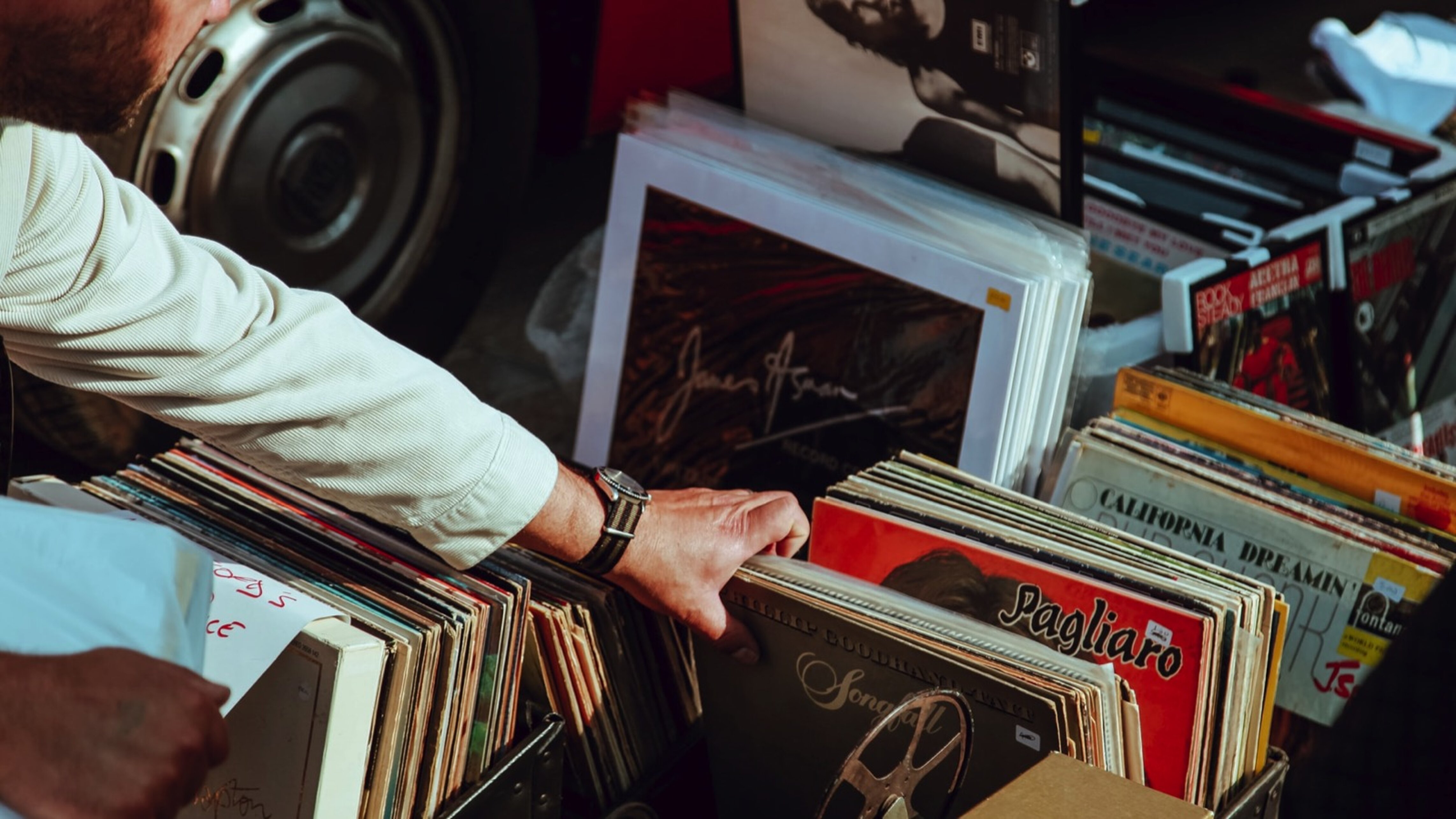musicstore_image-2 musicstore_image-2