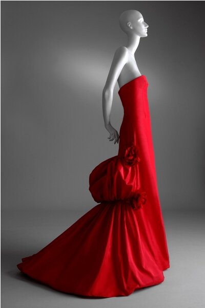 11-2002-2003-fall-winter-hc-romantic-valentino-red-taffeta-evening-gown.jpg