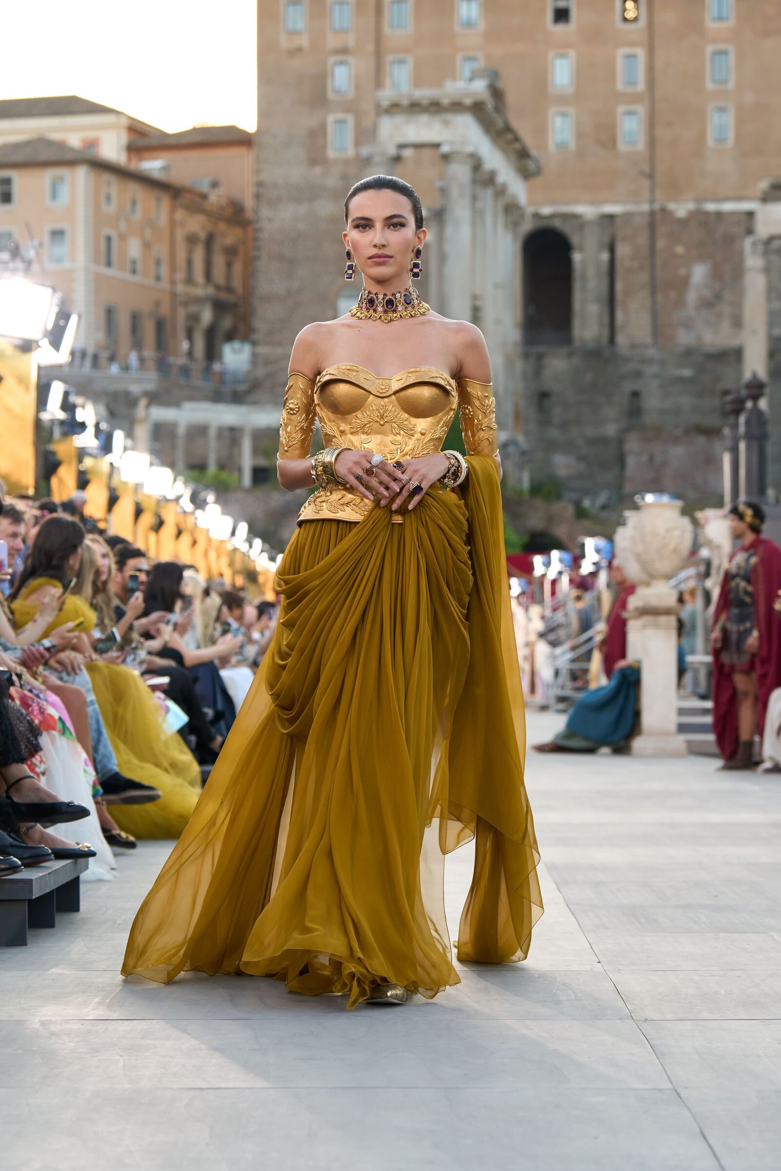 dg_alta_moda_roma_2025_sfilata_am_ph_go_runway_02.jpg