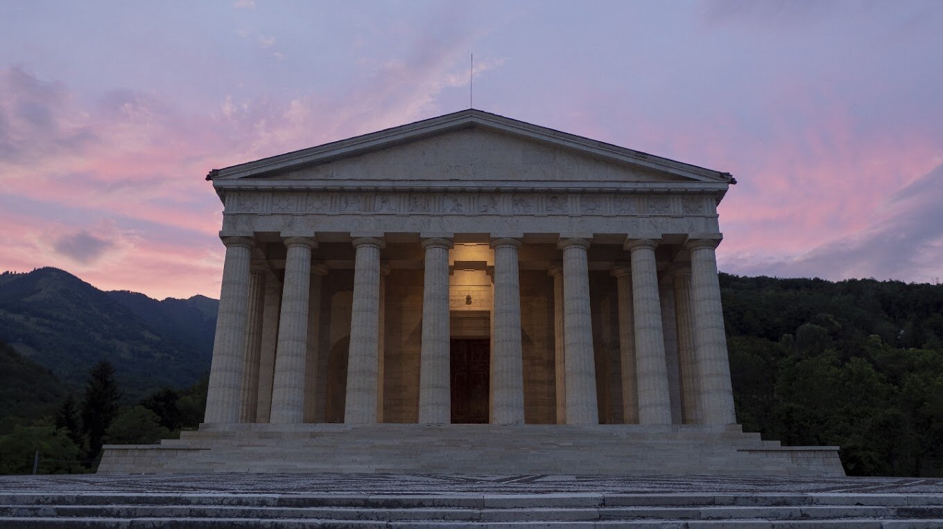 Un matrimonio coinvolgente: L'incontro tra due culture al matrimonio di Chippy e Marco