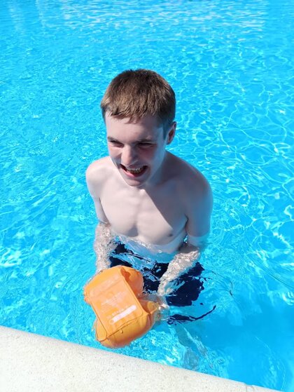 6ffa3533-b824-4f00-9f0e-325177a3382c