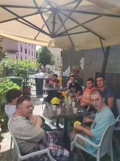 f3e207a5-f7a1-4faf-b185-5cbe3e2a2a5d