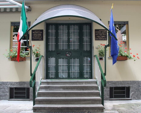 a7acddad-d11f-4b7c-b842-208ade4ee8c3