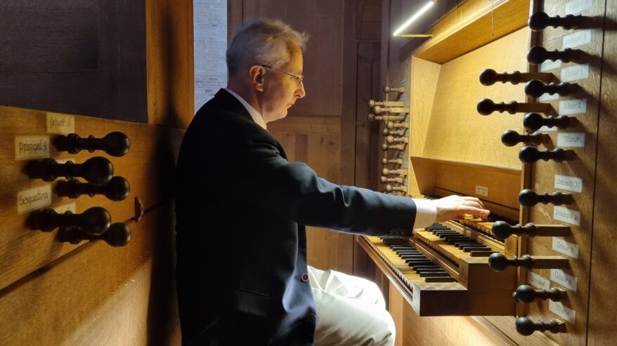 a63d9954-6c09-4b6e-92c5-0f12a29f30b8