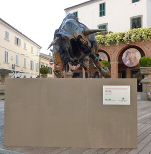 Toro di ferro con materiali di ricilo