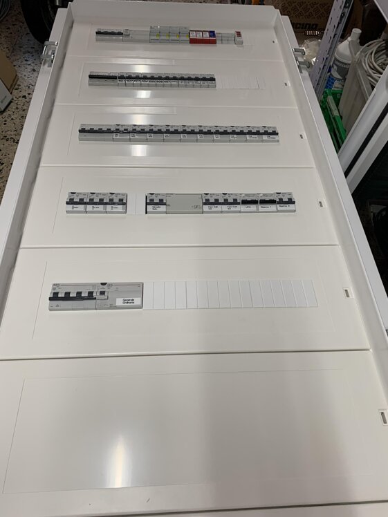 b156c074-14e9-40e3-9370-d8df33812e9b